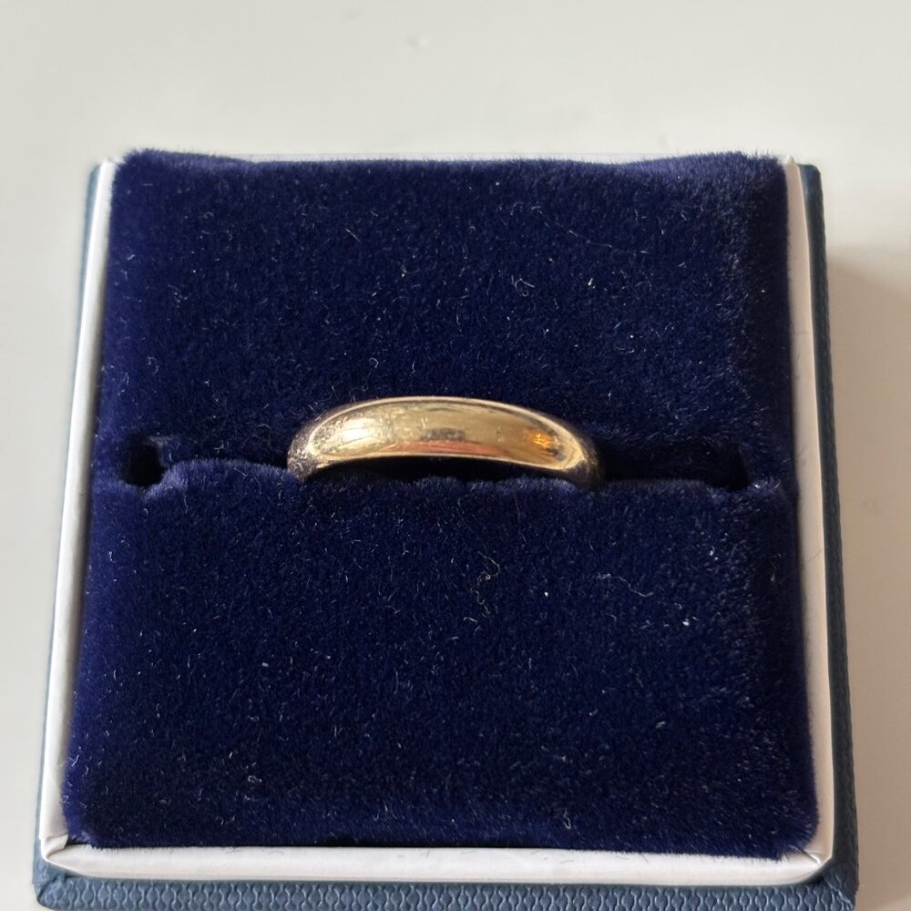Men's Gold Wedding Ring (size 9)